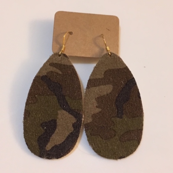 Jewelry - 🛍 Camo Leather Earrings